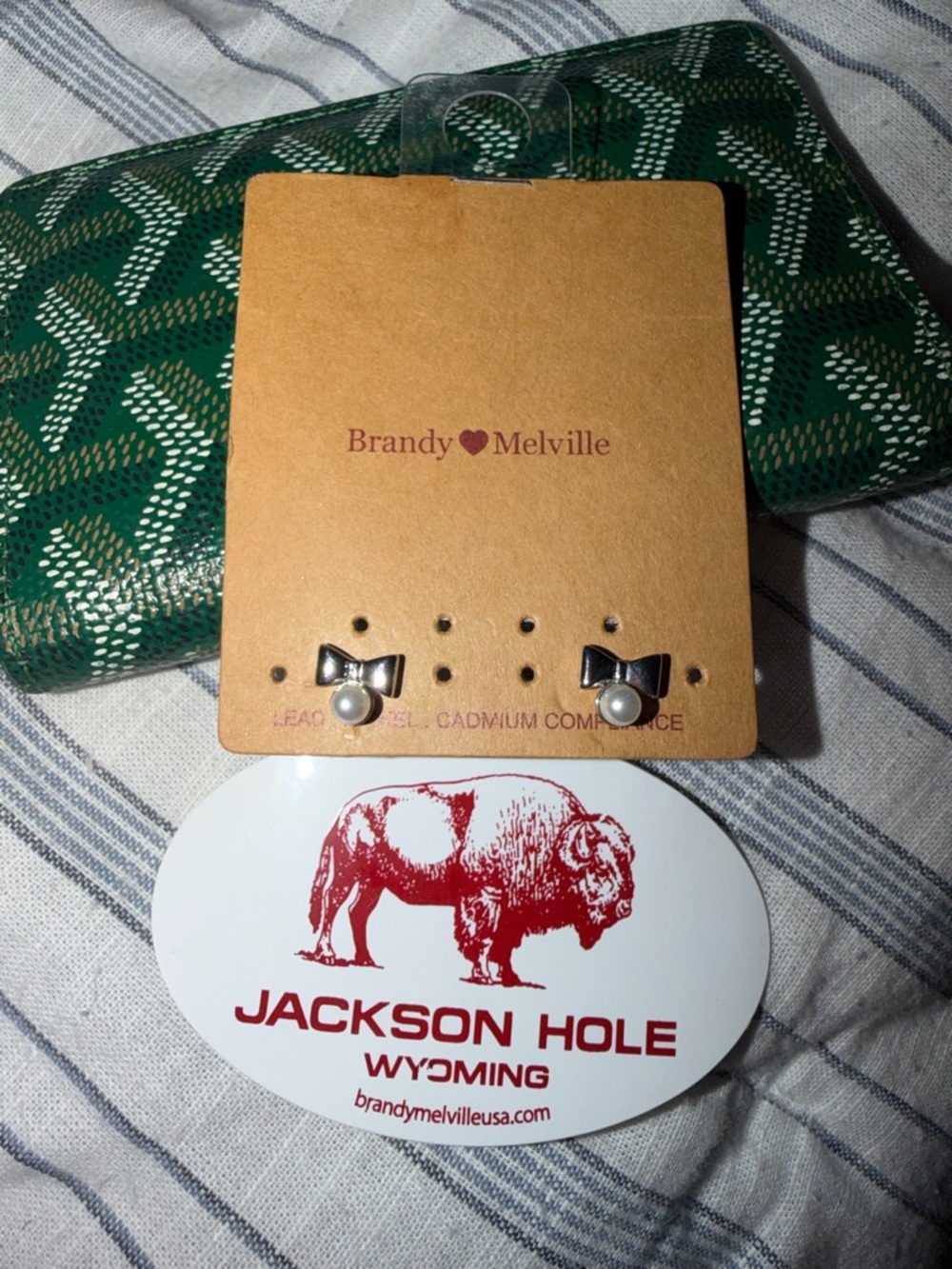 Brandy Melville BowSweet Cute Pearl Bow Stud Earrings (Japan exclusive)